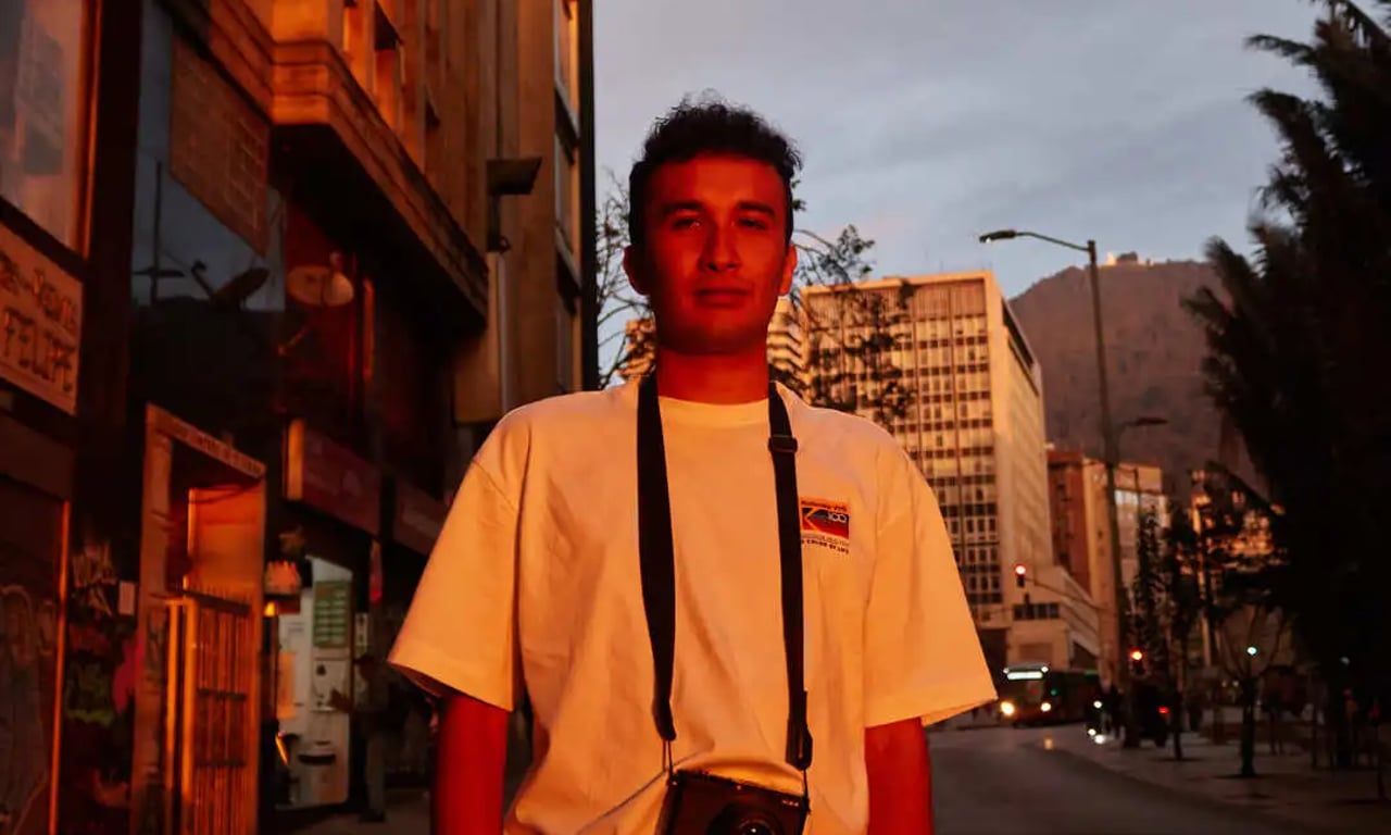 Portrait of Kevin Rodríguez, street photography guide in Bogotá